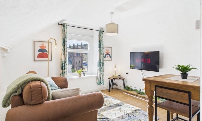 Whitehaven Apartment | Whitehaven Hideaway | Sleeps 2 | Cosy Escape