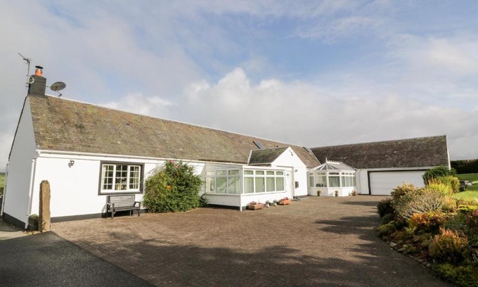 Darvel House | Whiteside Cottage