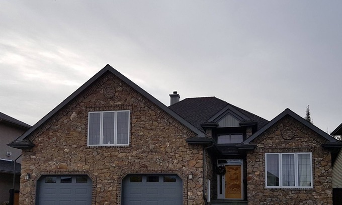 Spruce Grove House | Whitetail Manor-1600 sq ft 2 bdrm basement suite