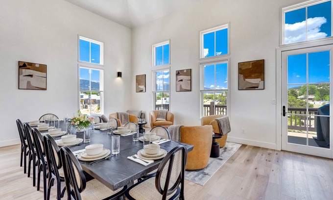 Buena Vista House | Whitewater Villa! 5BR Lux South Main Home!