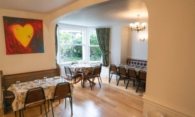 Llandudno House | Whole House - Llandudno Hostel