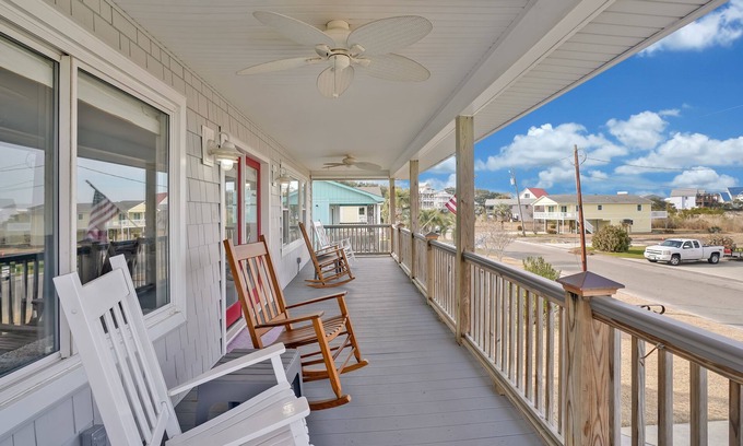 North Carolina Coast House | Whole House! Sleeps 16. 5 bed 3.5 bath Luxory that is steps from the sand!