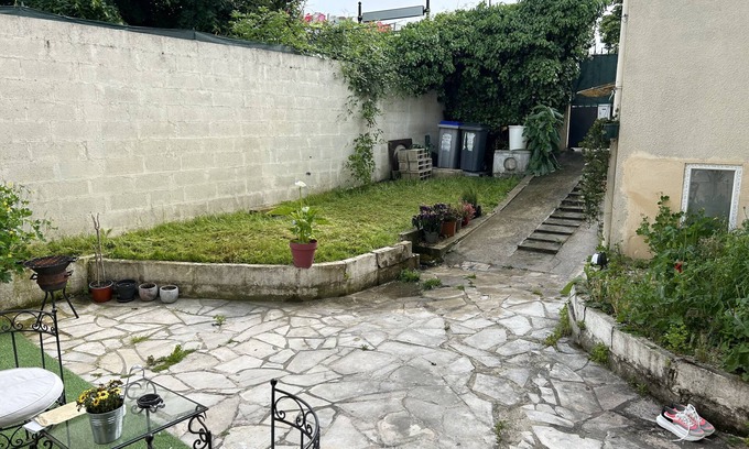 Joinville-le-Pont House | Whole house with garden