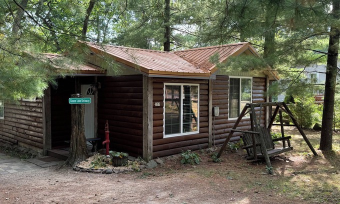 Oxford Cabin | WI Dells- full Rec lake,swim,boat,ski,UTV,fish,BBQ,sauna,fire pit,hiking,kayak