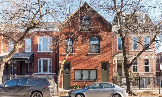 West Town House | Wicker Park Entire House, Private Yard and Parking