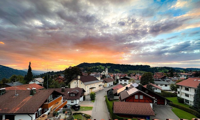 Oberstaufen Apartment | Wie ein Adlerhorst Thront die Ferienwohnung Giebelblick D Hoch Über den Dächern