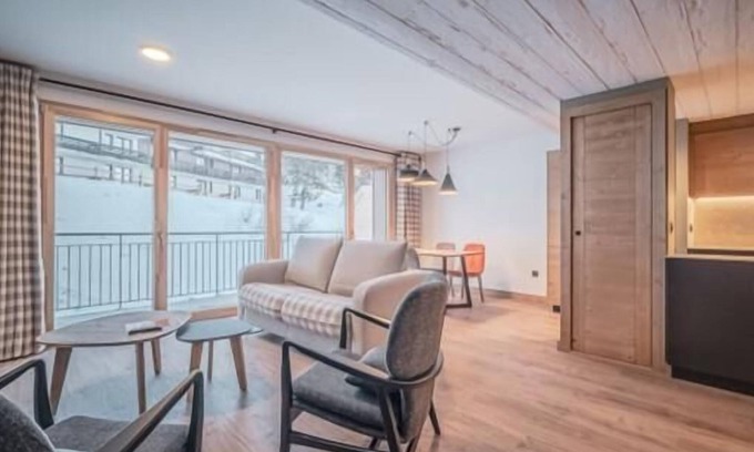 La Rosiere Apartment | Wifi, 100m from ski slopes, 5th floor, view ski slopes, swimming pool, sauna, hammam, balcony, tv