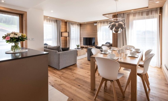 Les Gets Apartment | Wifi, 200m from ski slopes, 1st floor, hammam, balcony, parking, tv, 82m², Les Gets