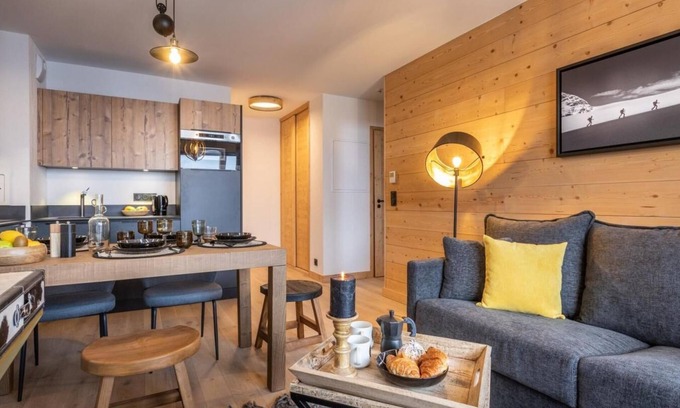 Montalbert Apartment | Wifi, 300m from ski slopes, swimming pool, sauna, hammam, terrace, balcony, parking, ski locker