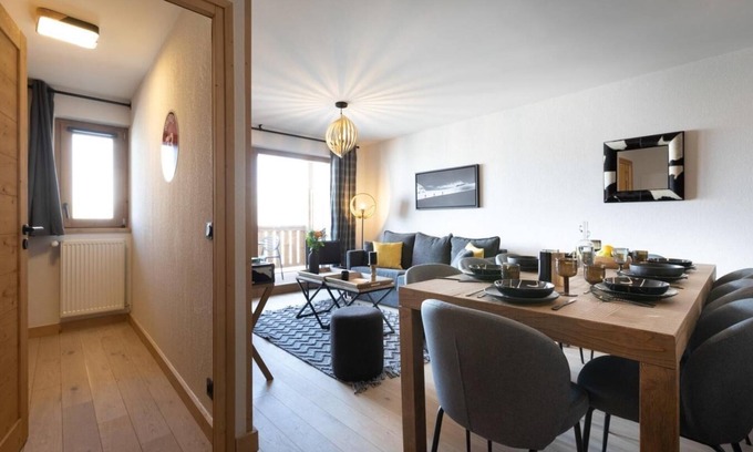 Montalbert Apartment | Wifi, 300m from ski slopes, view mountain, swimming pool, sauna, hammam, balcony, parking