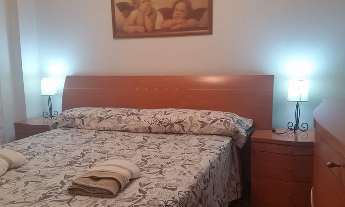 Benicalap Apartment | WiFi, 4 Bedrooms, Parking, Elevator. Ideal for families and friends.