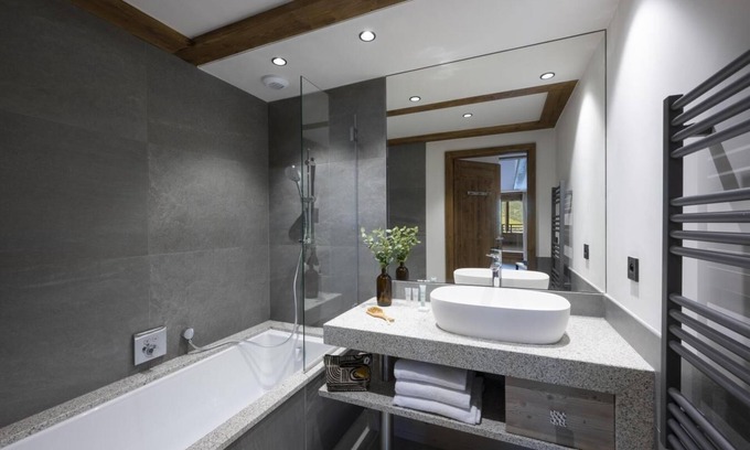 Les Contamines-Montjoie Apartment | Wifi, fitness, swimming pool, sauna, hammam, balcony, parking, tv, ski locker, 100m²