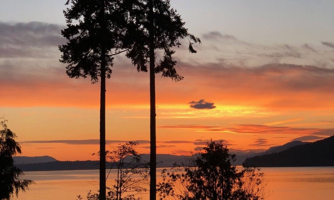 North Saanich House | Wifi/Oceanfront/Private Beach/Acerage/Views