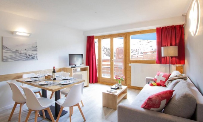 Plagne Centre Apartment | Wifi, ski-in/ski-out & foot of the slopes, fitness, tv, ski locker, 45-58m², La Plagne