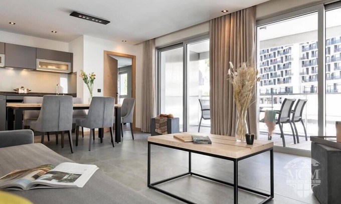 Flaine Apartment | Wifi, ski-in/ski-out & foot of the slopes, view village, swimming pool, sauna, hammam, balcony