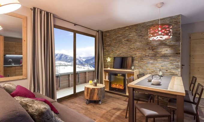 Les Boisses Apartment | Wifi, ski-in/ski-out & foot of the slopes, fitness, swimming pool, balcony, tv, ski locker, 50-58m²