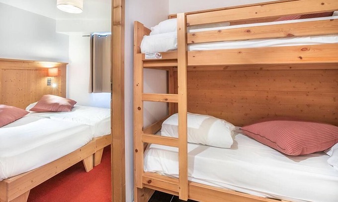 Les Almes Apartment | Wifi, ski-in/ski-out & foot of the slopes, 4th floor, balcony, tv, ski locker, 92m², Tignes
