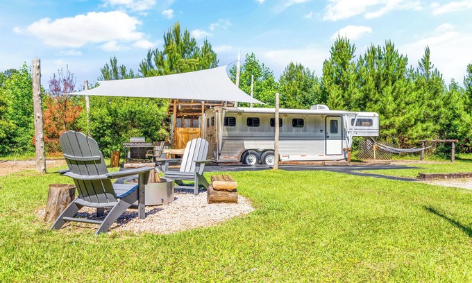 Conway House | 🐎 Wild Horse Retreat | Unique Tiny Home Glamping 🌿🔥