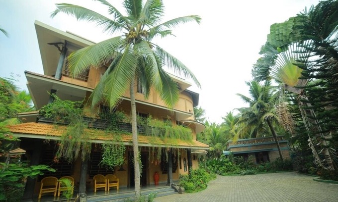 Puthenthope Hotel | Wild Palms on Sea