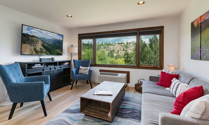 Purgatory Condo | Wildflower Ridge (#103) |10 min to Ski - Golf/AC/Pool/Hot Tub/Mountain Views