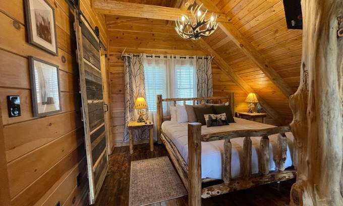 Hot Springs Cabin | Wildlife Cabin at The Natural State Cabins