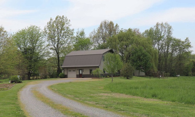 Advance House | Willow Acres- 2BD/2BA w/BBQ and outdoor patio