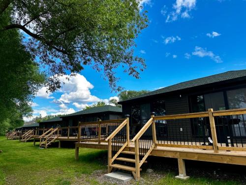 Harwood House | Willow Bay Cottages