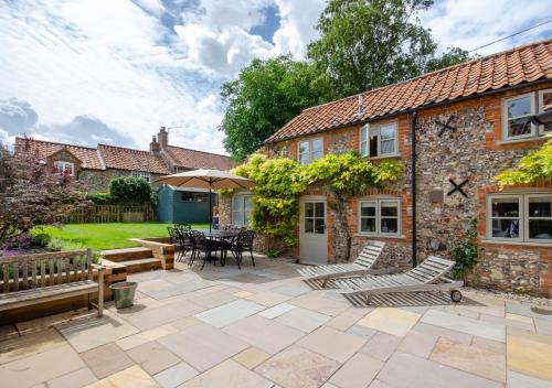 Wighton House | Willow Cottage