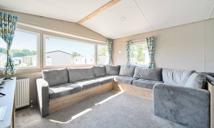 Great Billing Cottage | WILLOWBROOK HIDEAWAY - BILLING AQUADROME in Billing Aquadrome Holiday Park