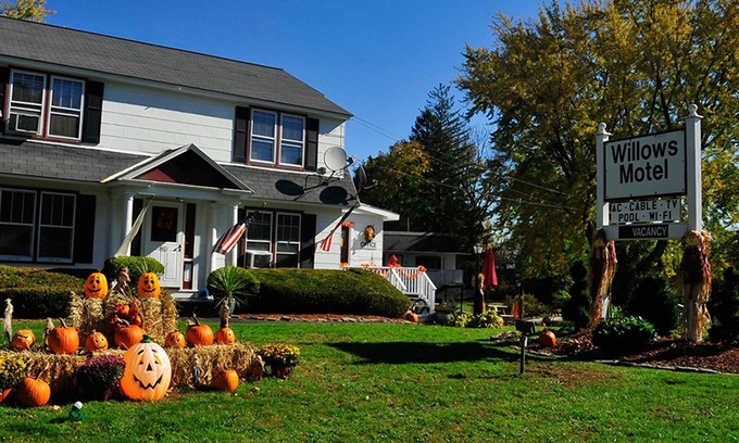 Williamstown Hotel | Willows Motel Williamstown