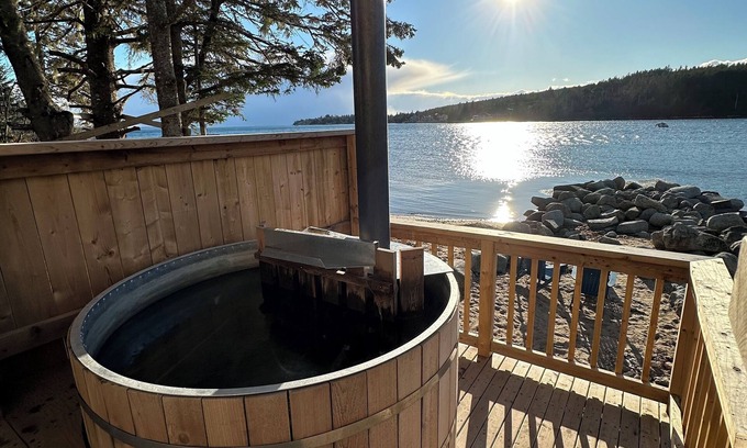 Boutiliers Point Cottage | Wilson's Coastal Club - C6n