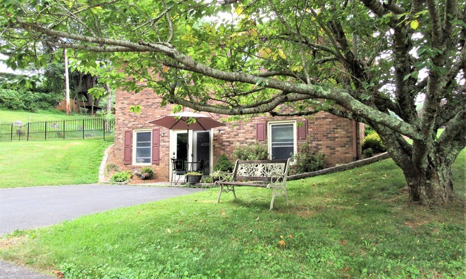 Galax Apartment | Windsor Heights Guest Suite