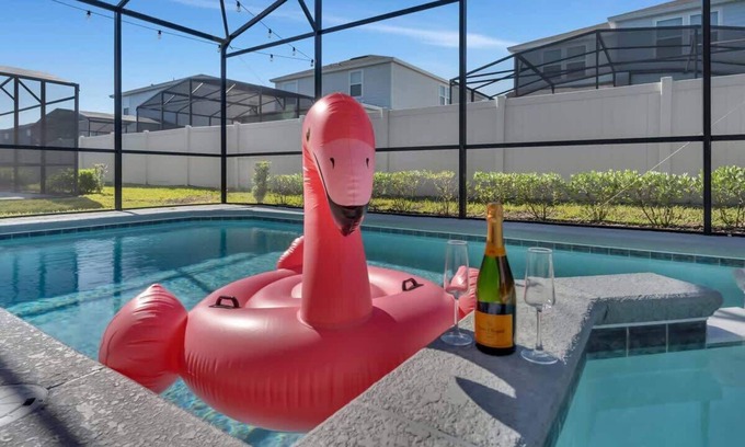 Davenport House | Windsor Island Oasis