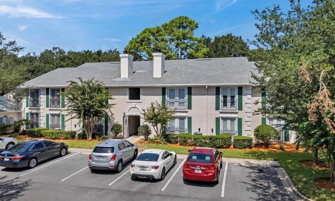 Southside Condo | Windsor Wonders - Close to Mayo Clinic and the Beaches