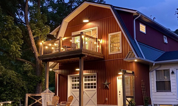 Niagara-on-the-Lake Bed & Breakfast | Wine Country farmhouse loft, breakfast included