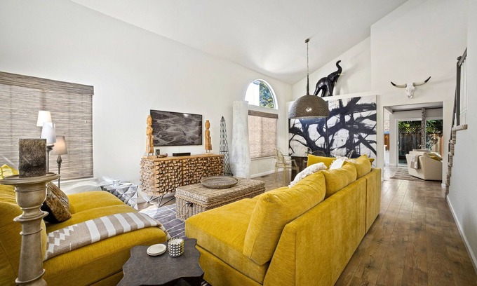 Windsor House | Wine Country Getaway W/Fire Pit & Hot Tub!