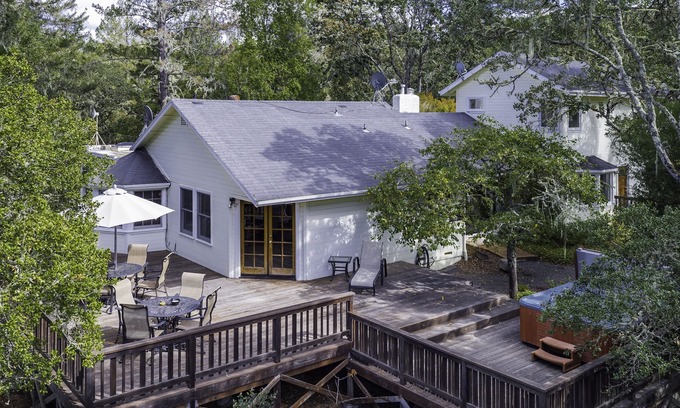 Healdsburg House | Wine Country Home on Chalk Hill - main house + pool house (up to 12 guests)