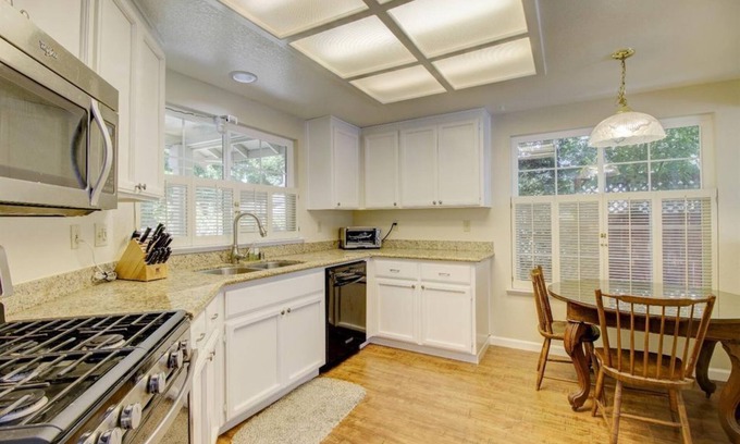 Petaluma House | Wine Country - Luxurious 3-bdrm in Petaluma, Ca. -30 nights minimum