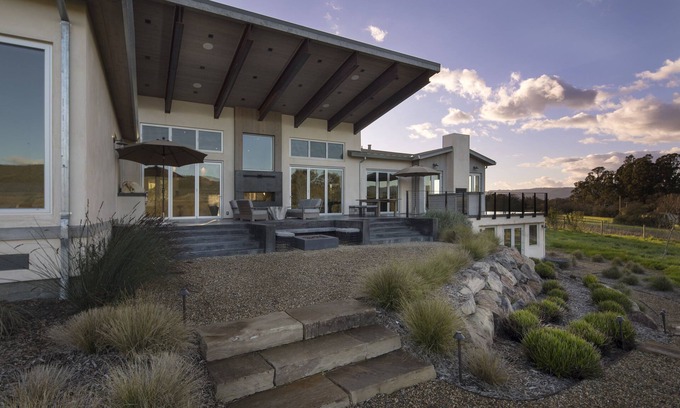 Sonoma House | Wine country luxury including executive chef & private resort amenities + SAUNA