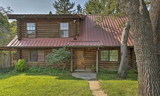 Cottonwood Cabin | Wine Lover’s Retreat Located in Burnsini Vineyards