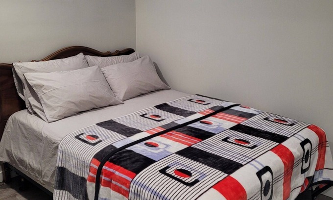 East Kildonan House | Winnipeg Radiant Home - A peaceful neighborhood with separate entrance