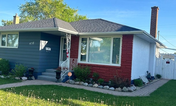 East Kildonan House | Winnipeg Spotless cozy 4-bedroom home