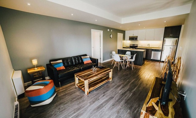 Tuxedo Apartment | Winnipeg - The Spot 785 3B2B