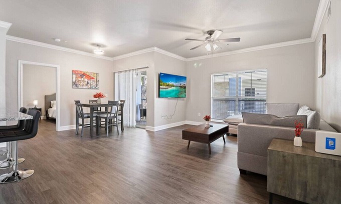 Riverpark West Apartment | Winter Modern Stay: Family & Corporate Friendly