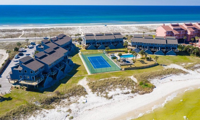 Pensacola Beach House | Winter Special! Beautiful, pet friendly 2/2.5 townhome with amazing views!