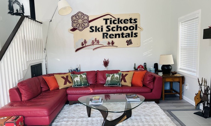 Williamstown Condo | Winterberry Lodge: NEWLY RENOVATED Spacious Berkshire Getaway at Jiminy Peak