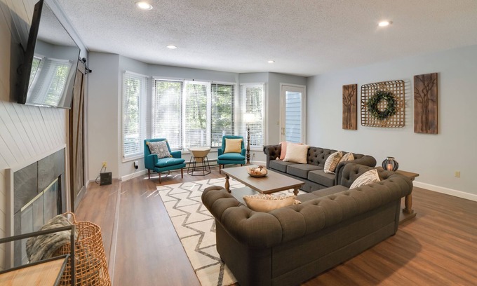 Roseland Condo | Wintergreen Resort Condo w/Deck; Ski, Hike, Shops