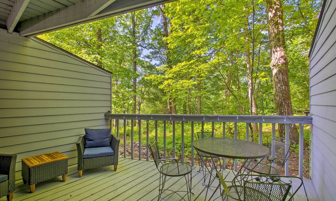 Wintergreen Condo | Wintergreen Resort Studio w/Deck & Ski-Out Access