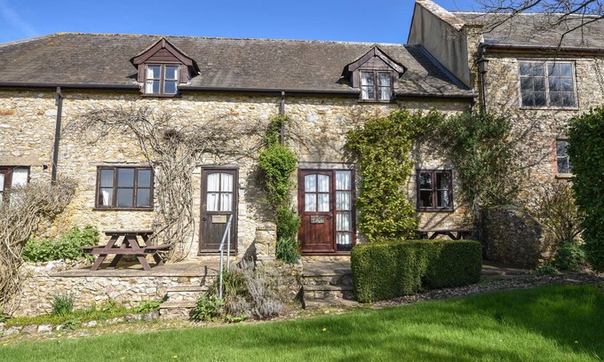 Axminster Cottage | Wisteria Cottage