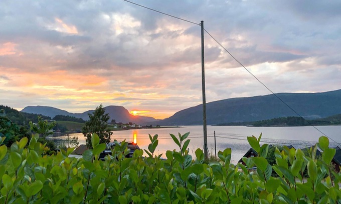 Halsa House | With a magnificent view of the Valsøyfjord, this cozy and family vacation home welcomes you.